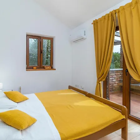 Ferienhaus Beautiful In Dolinci With Sauna *