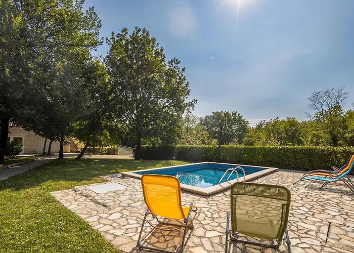 펜션 Beautiful In Dolinci With Sauna Grižane